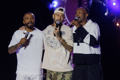 Neymar faz promessa mesmo fora da Seleção