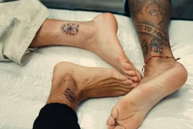 Jogadores do Botafogo fazem tatuagem em grupo durante férias nos EUA