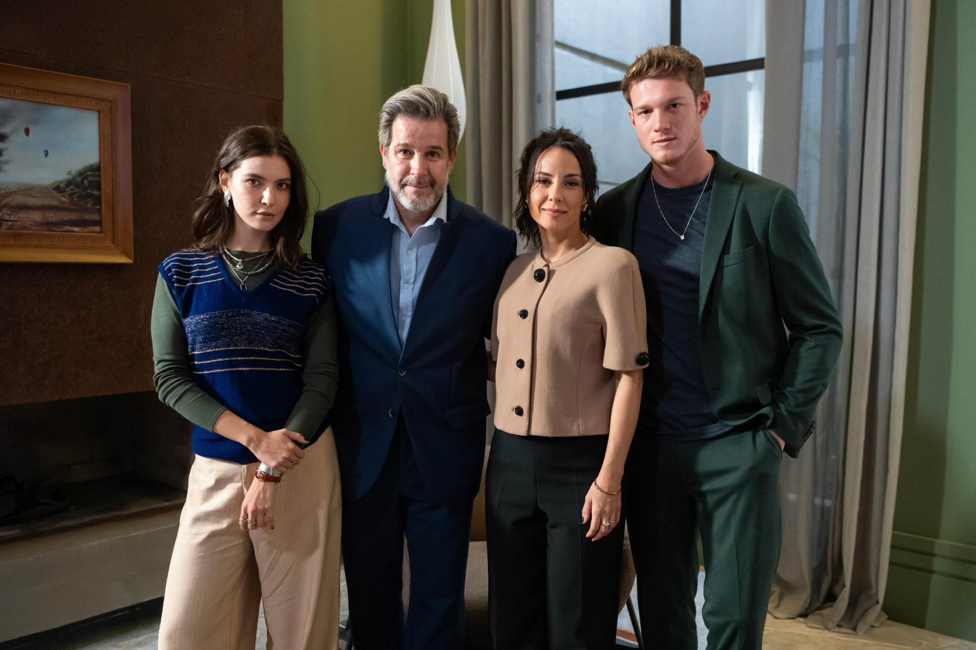 Lorena (Alanis Guillen), Leonardo (Pedro Novaes), Ferette (Murilo Benício) e Zenilda (Andréia Horta) - Estevam Avellar / TV Globo