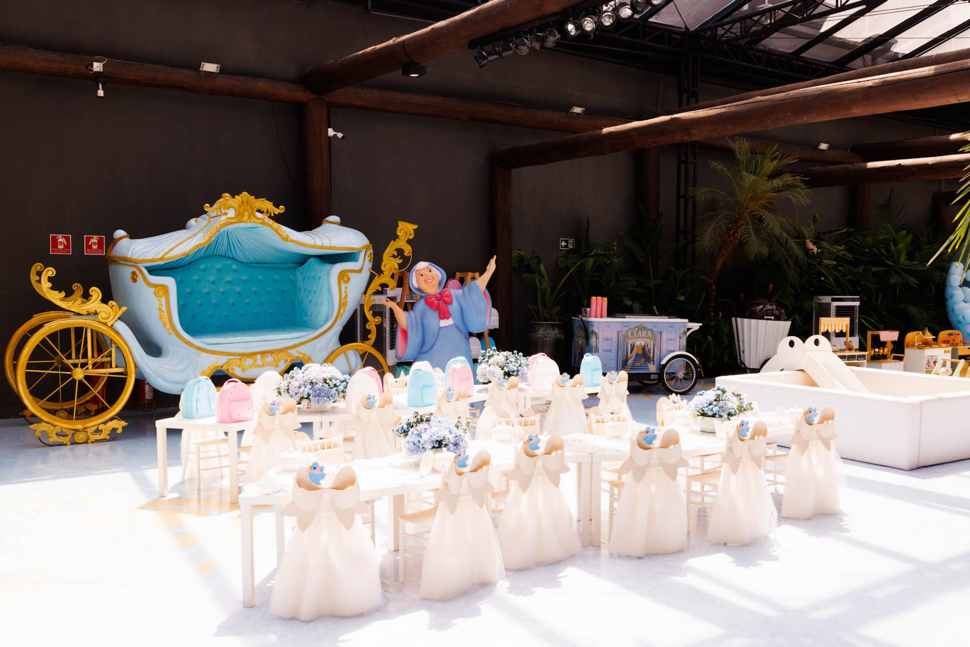 Graciele Lacerda e Zezé Di Camargo celebram o primeiro aniversário da filha Clara - Reprodução/MANUELA SCARPA/BRAZIL NEWS