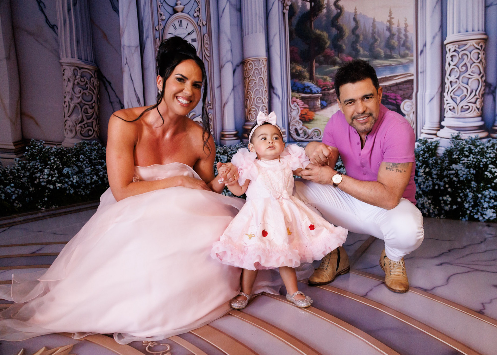 Graciele Lacerda e Zezé Di Camargo celebram o primeiro aniversário da filha Clara - Reprodução/MANUELA SCARPA/BRAZIL NEWS