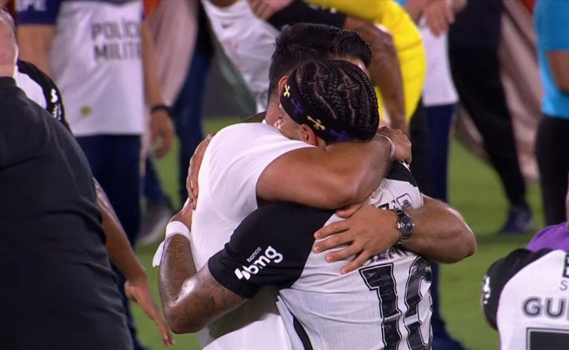 Memphis Depay celebra t&iacute;tulo do Corinthians recordando desconfian&ccedil;as: “Ningu&eacute;m acreditava em n&oacute;s”