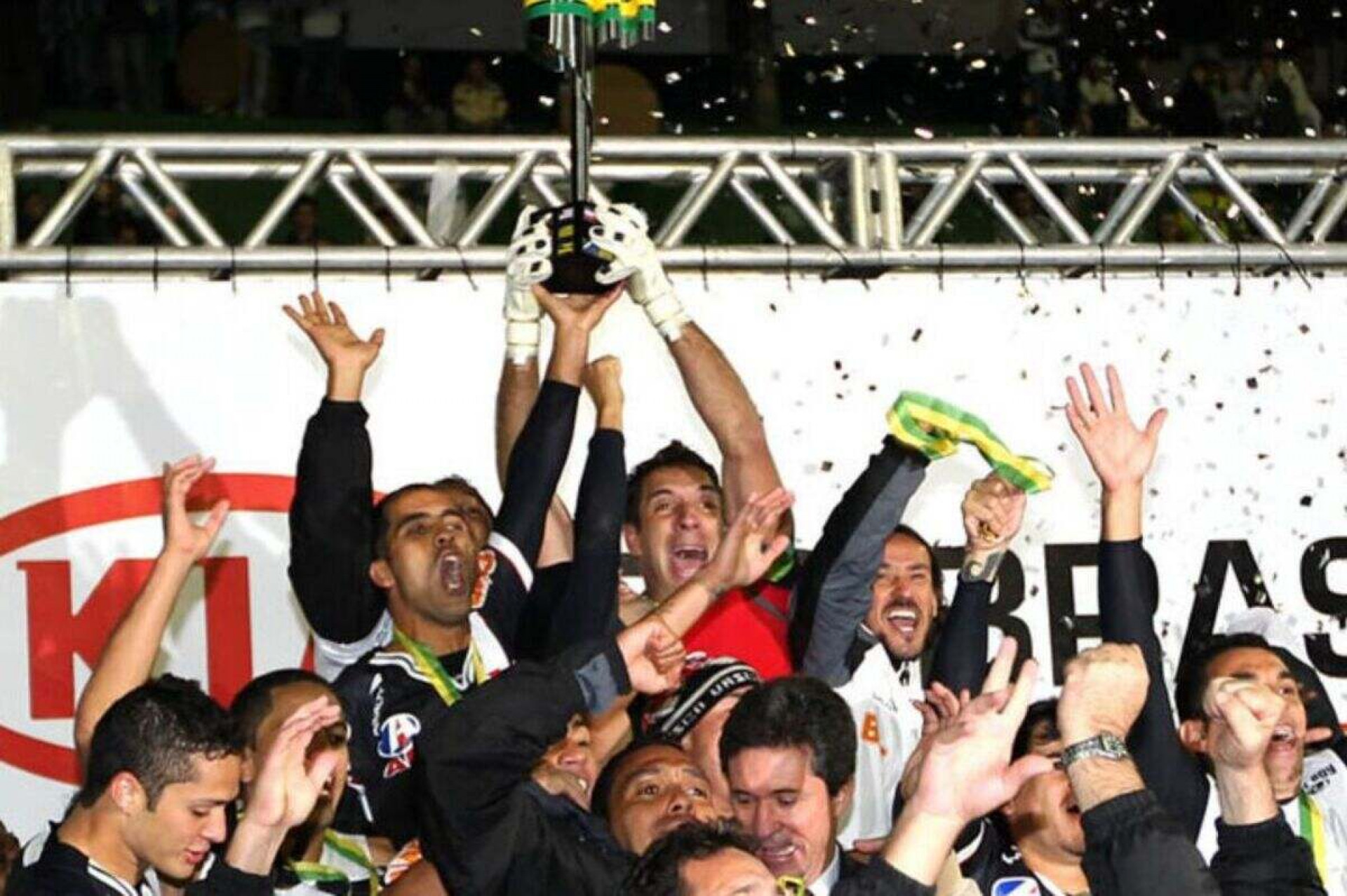 Sinais? Campanha de 2025 do Vasco mostra coincid&ecirc;ncias e feitos do t&iacute;tulo da Copa do Brasil de 2011