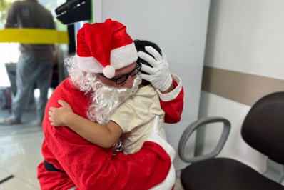 Hospital Mário Lioni promove visita de Papai Noel para pacientes internados