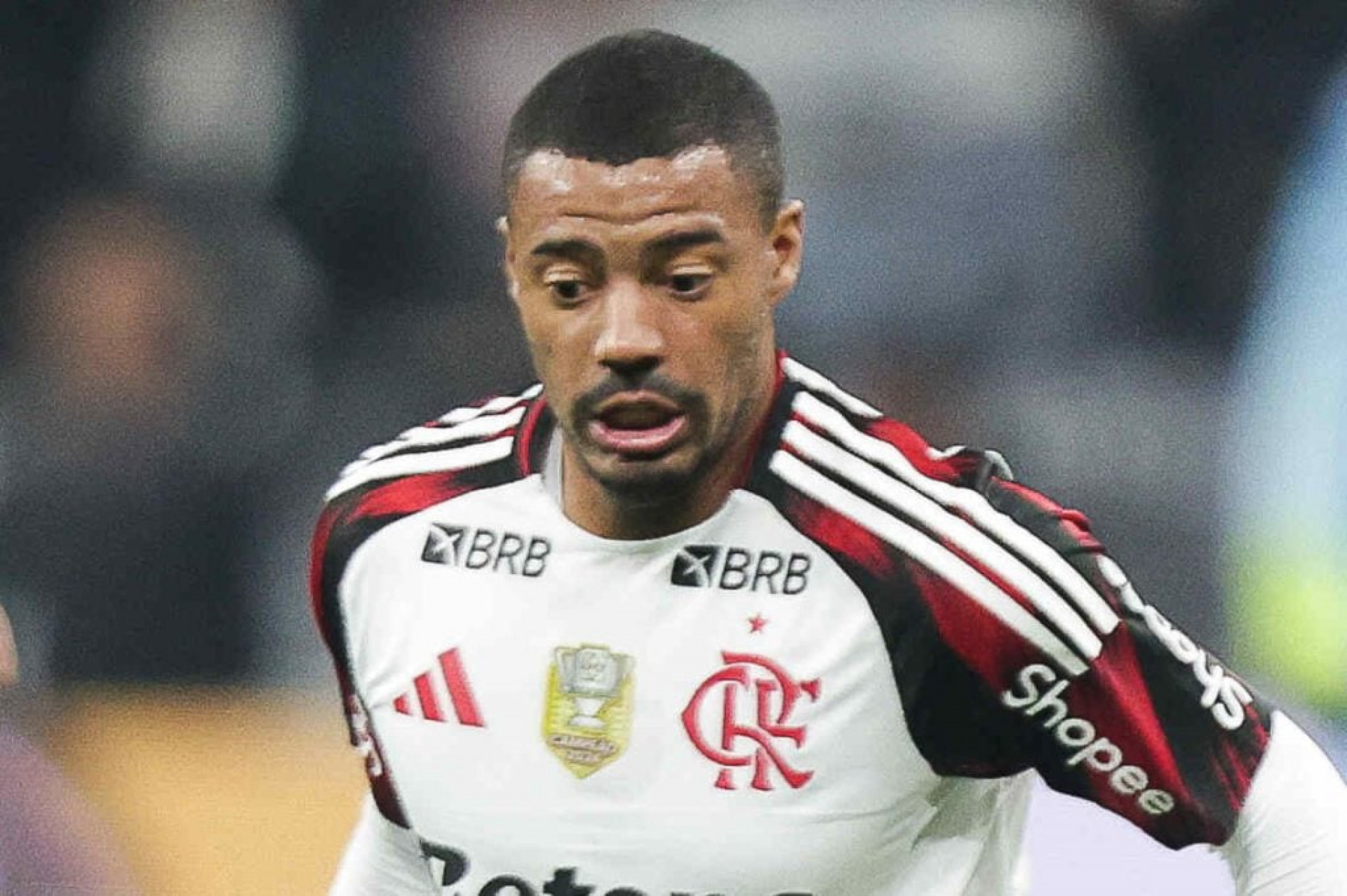 De la Cruz recebe sondagens, mas segue nos planos do Flamengo