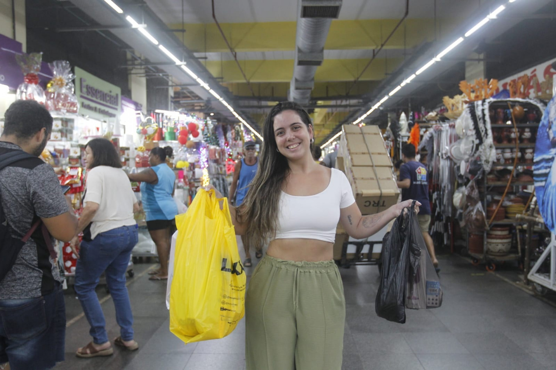 Deborah Monteiro diz que sempre encontra tudo que precisa