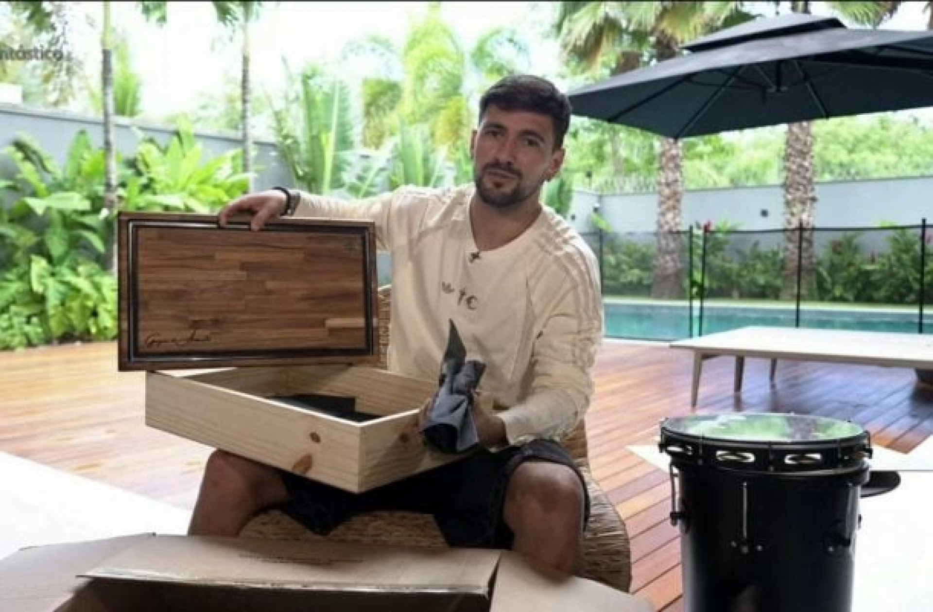 Saiba os presentes dados e recebidos por Arrascaeta e Vitor Roque em amigo oculto