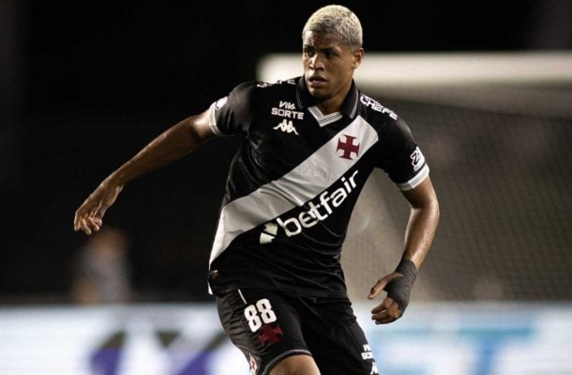 Com cr&iacute;ticas a Cauan Barros, comentarista cita falta de “DNA campe&atilde;o” no Vasco