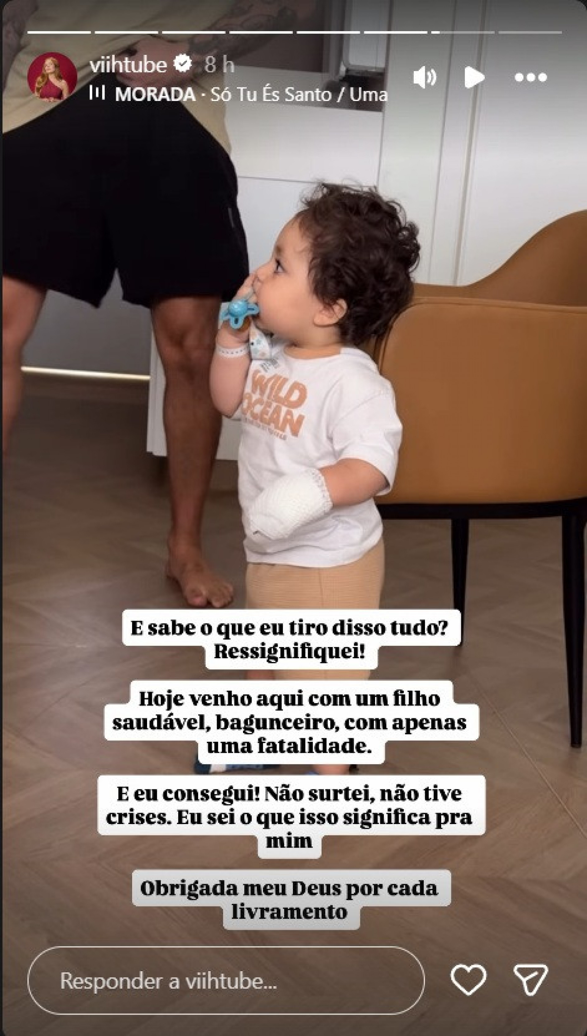Ravi com a mão enfaixada pós cirurgia - Reprodução / Instagram