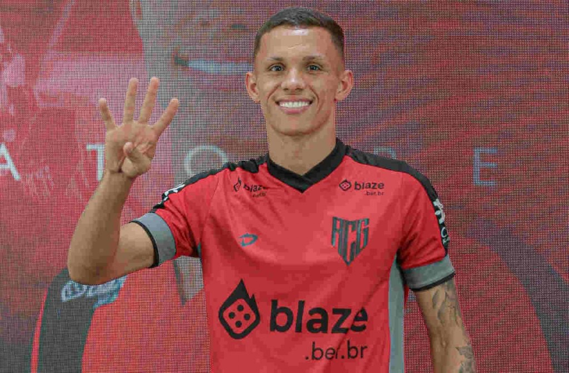 Palmeiras se retira de negocia&ccedil;&atilde;o e Botafogo se aproxima de acordo com Yuri Alves