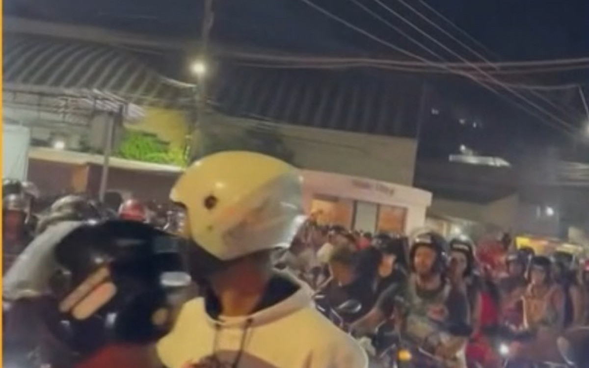 'Rolezinho' reuniu centenas de motociclistas na Linha Amarela na madrugada desta ter&ccedil;a-feira (23)