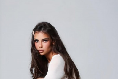 Amanda Kimberlly mostra teto que desabou por causa da chuva