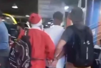 Policial vestido de Papai Noel prende foragido na rodoviária de Porto Alegre