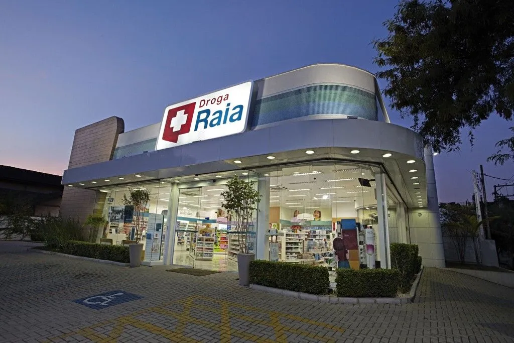 Anvisa proíbe venda de medicamentos das marcas Bwell e Needs, do grupo Raia e Drogasil