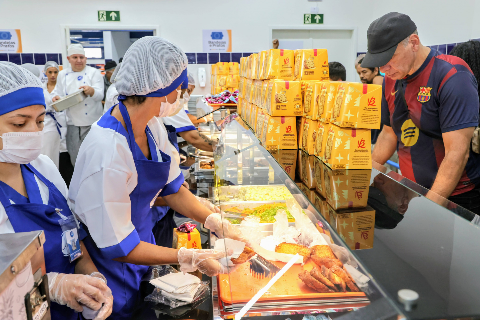 Restaurante do Povo Josué de Castro foi aberto com cardápio especial de Natal - Divulgação/ Governo do Rio/ Marcelo Regua