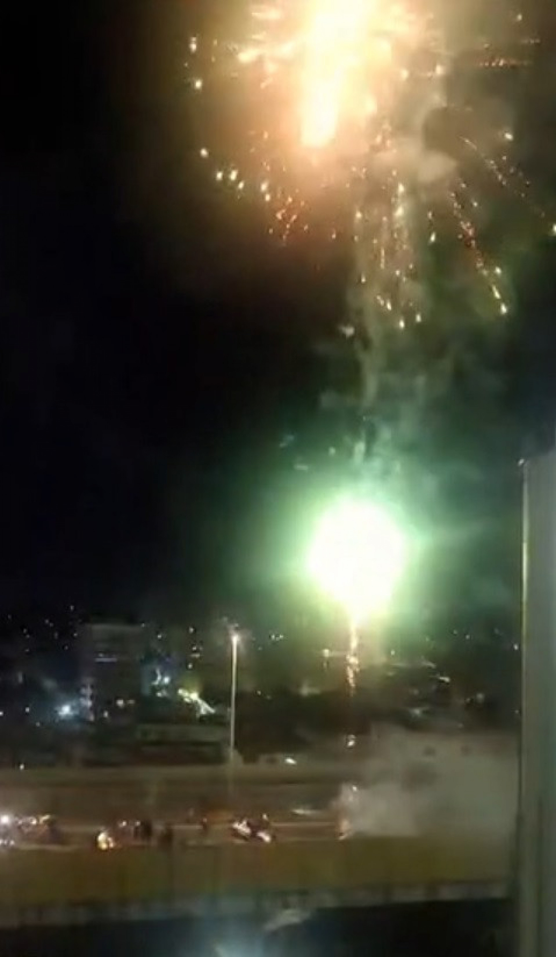 Motoqueiros queimaram fogos de artifício - Reprodução / Record