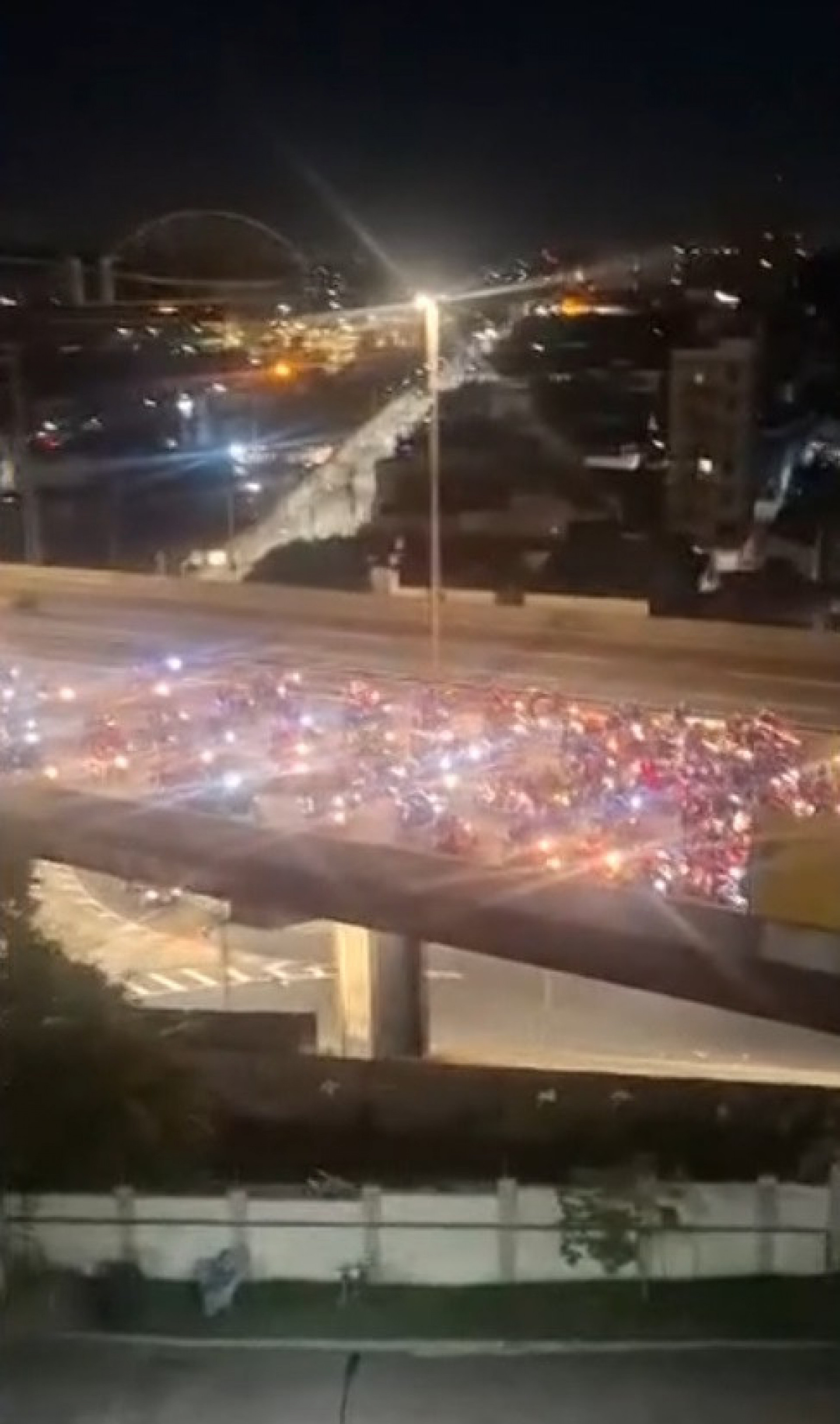 Moradores reclamaram do barulho em excesso - Reprodução / Record