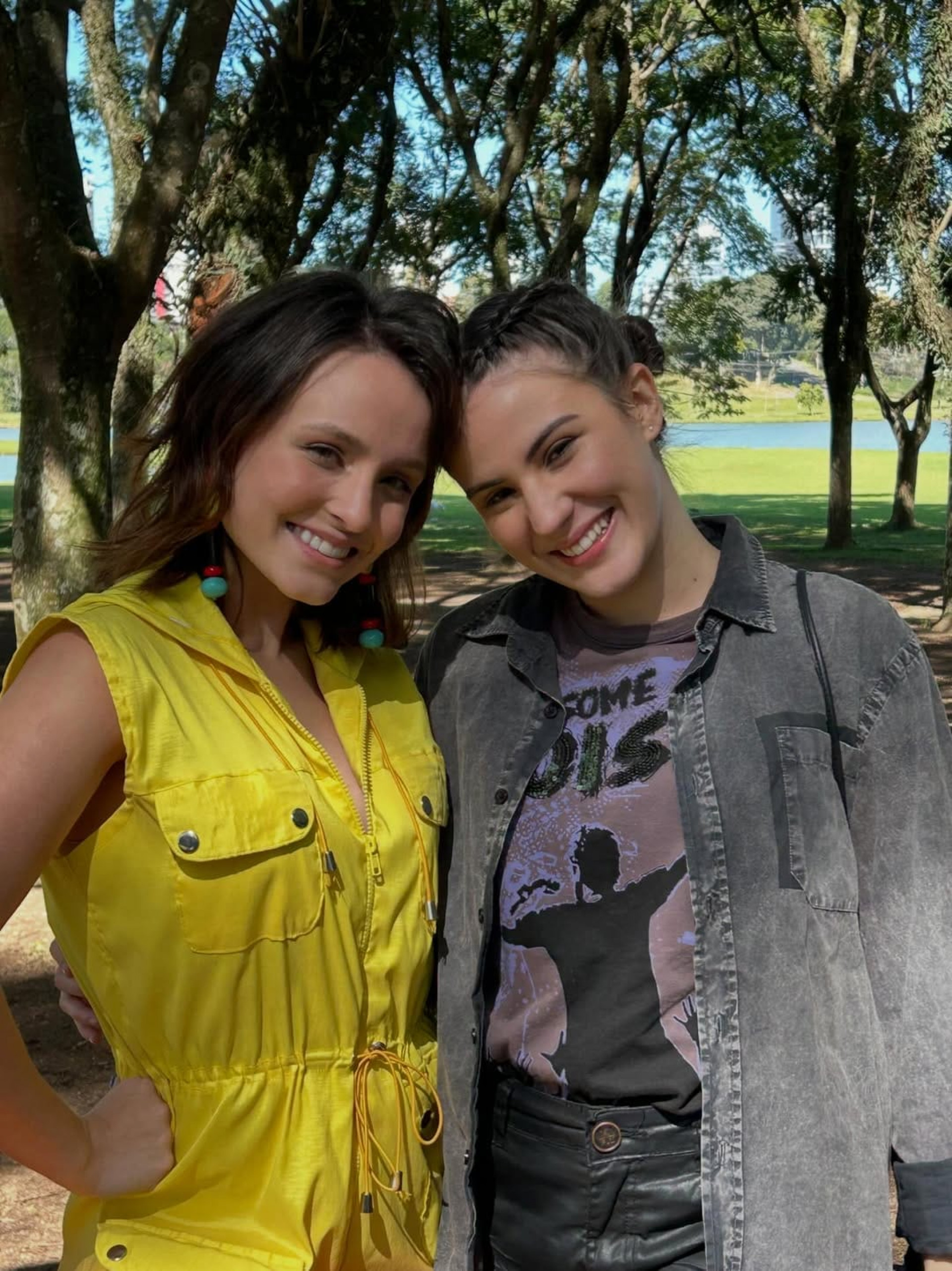 Larissa Manoela é Penélope e Giovanna Rispoli é Luiz - Reprodução / Instagram