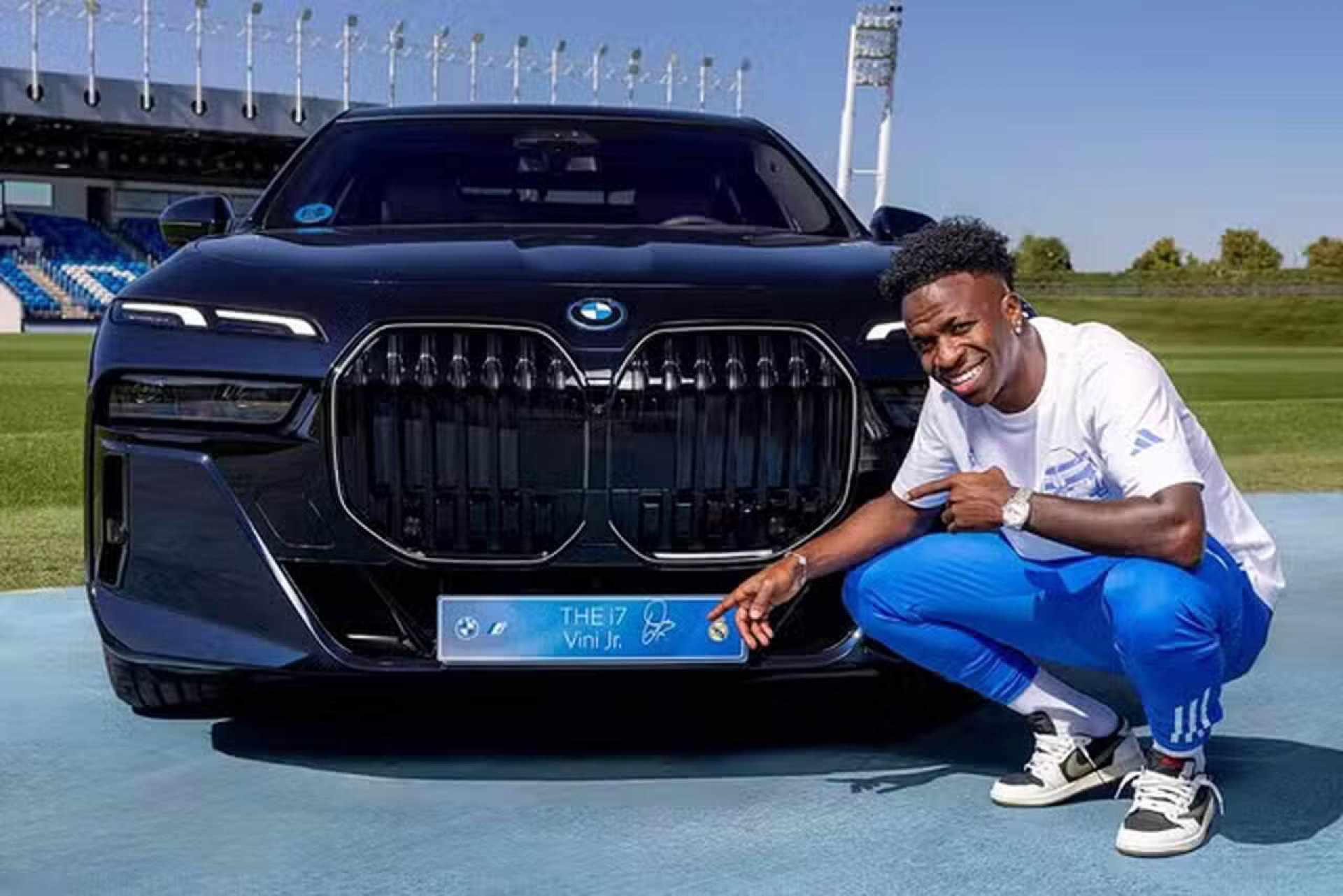 O luxo de Vini Jr em Dubai: jogador compra cobertura que &eacute; coisa de cinema