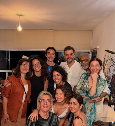 Wagner Moura e a mulher se encontram com Gilberto Gil