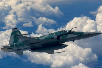 Caça da FAB faz 'blitz aérea' em avião particular; entenda como funciona