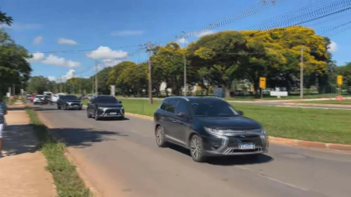 Bolsonaro deixa a PF e segue para hospital onde será internado para cirurgia