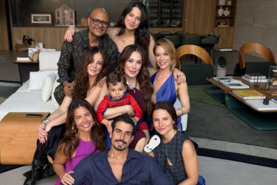 Claudia Raia reúne filhos biológicos e da ficção em aniversário