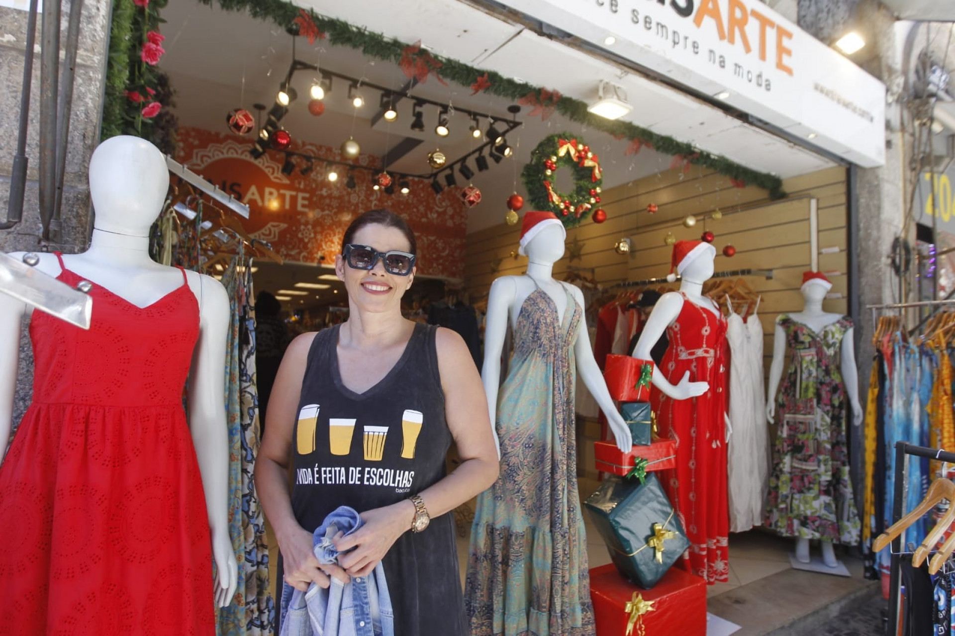 Brena Michelle foi &agrave; Saara em busca de uma roupa especial para o Natal - Reginaldo Pimenta/Ag&ecirc;ncia O Dia