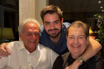 Faustão surge em clique raro durante celebração de Natal