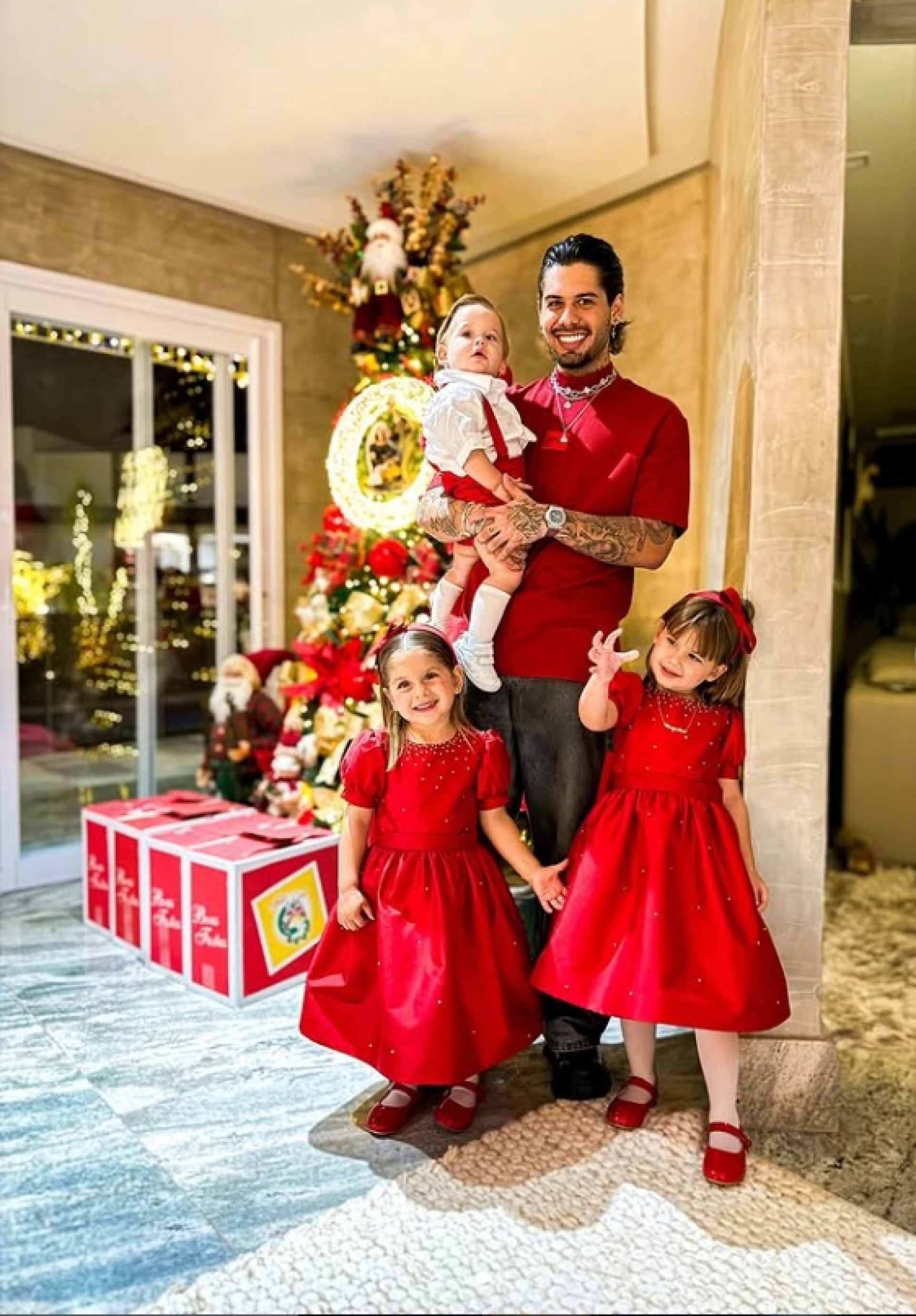 Zé Felipe com os filhos Maria Alice, Maria Flor e José Leonardo - Reprodução / Instagram