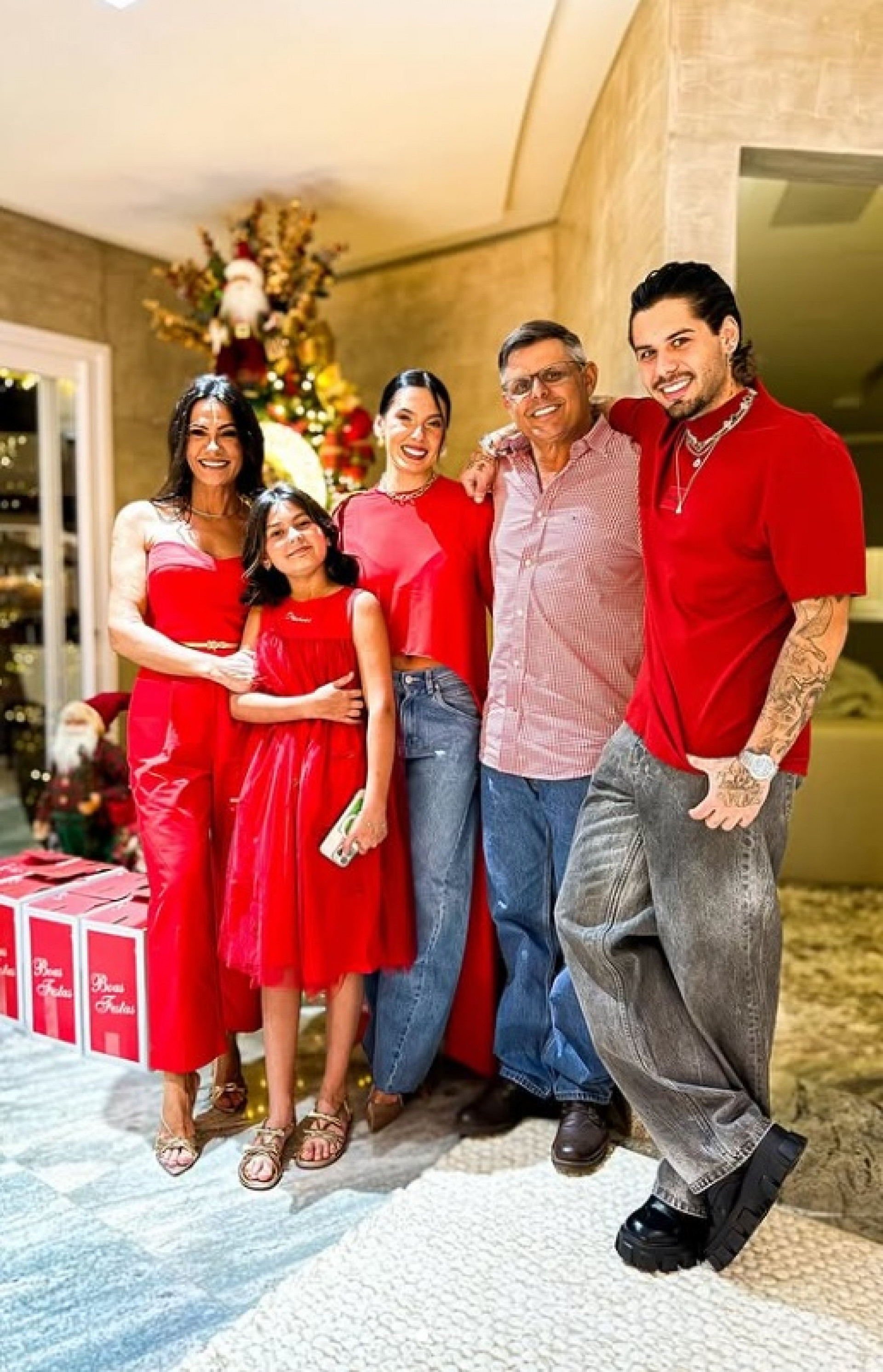 Pais e irmã de Ana Castela, Antonella, com a cantora e Zé Felipe - Reprodução / Instagram