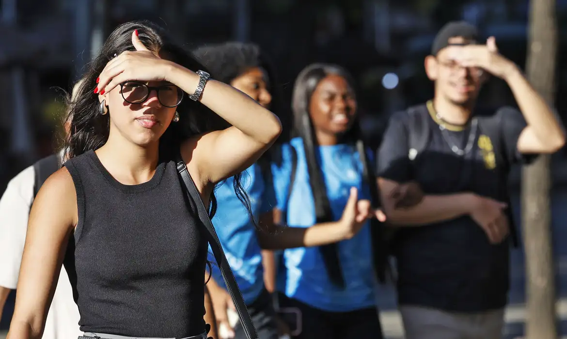 Rio monta força-tarefa para enfrentar calor extremo
