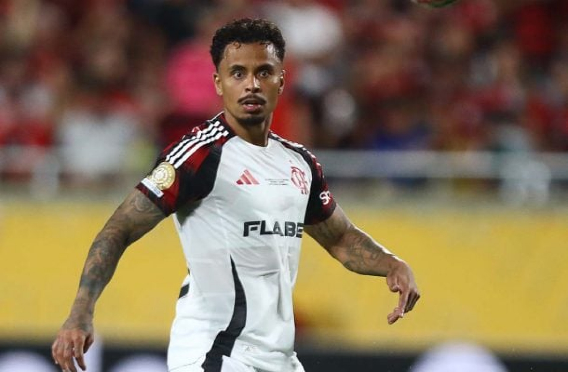 Especulado no Atl&eacute;tico, volante n&atilde;o ficar&aacute; no Flamengo