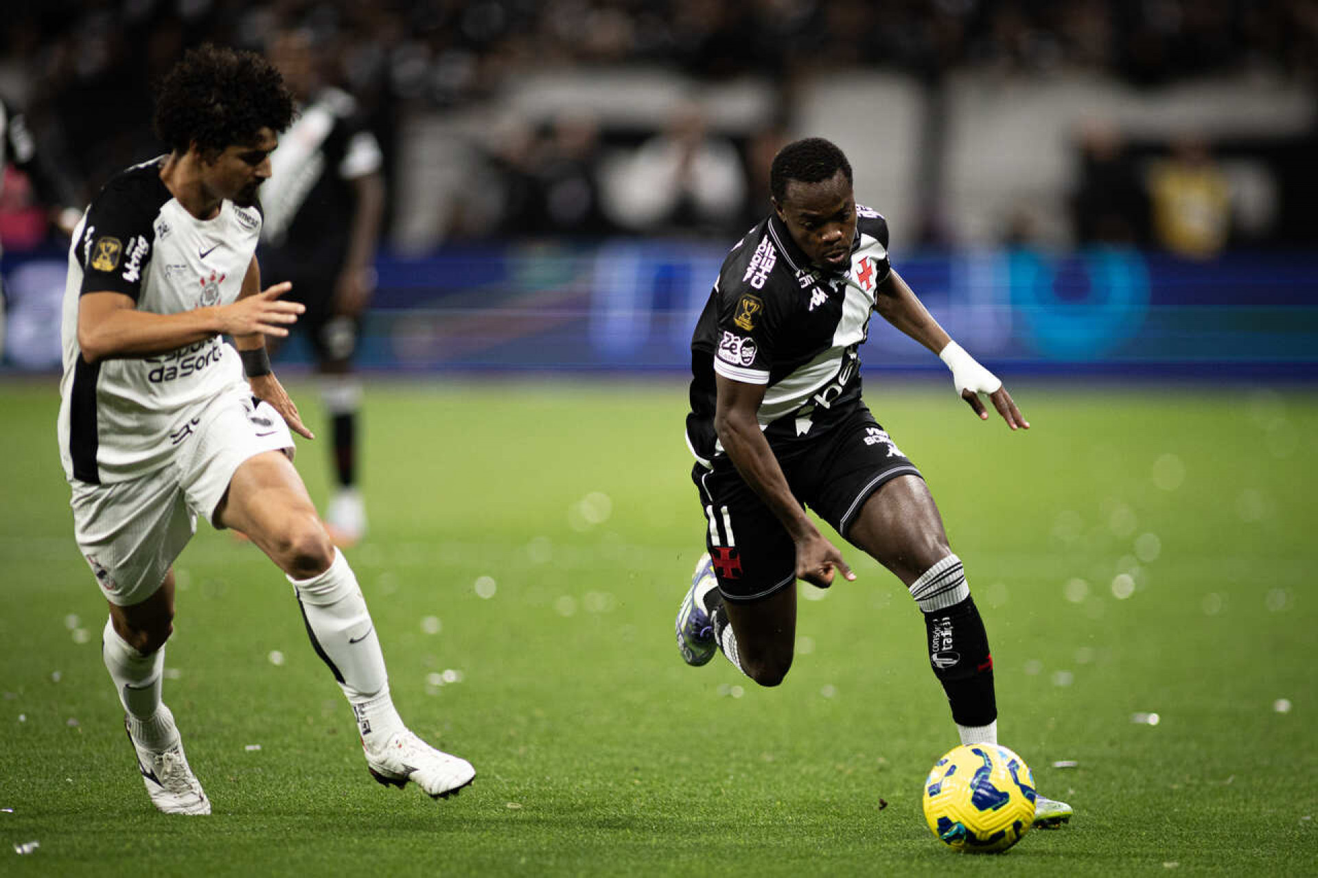 Vasco define posi&ccedil;&otilde;es e perfil para refor&ccedil;ar o elenco para 2026