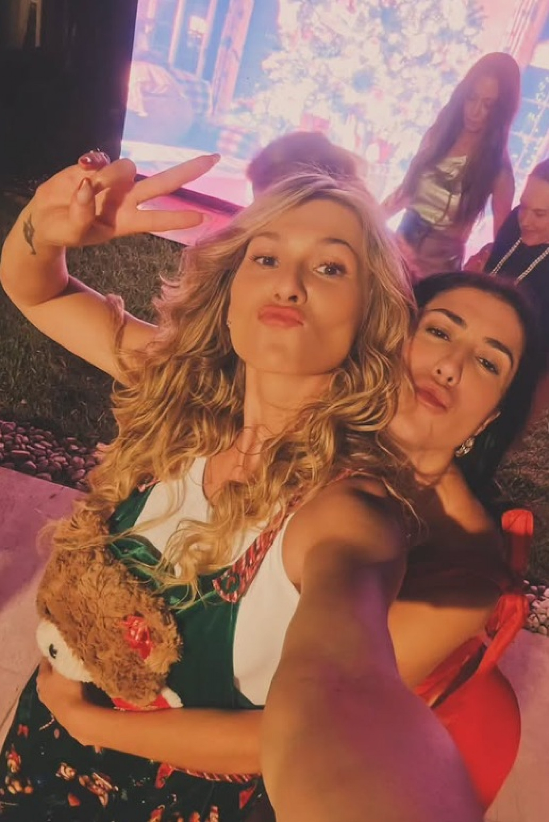 Lívia Andrade e amiga - Reprodução / Instagram