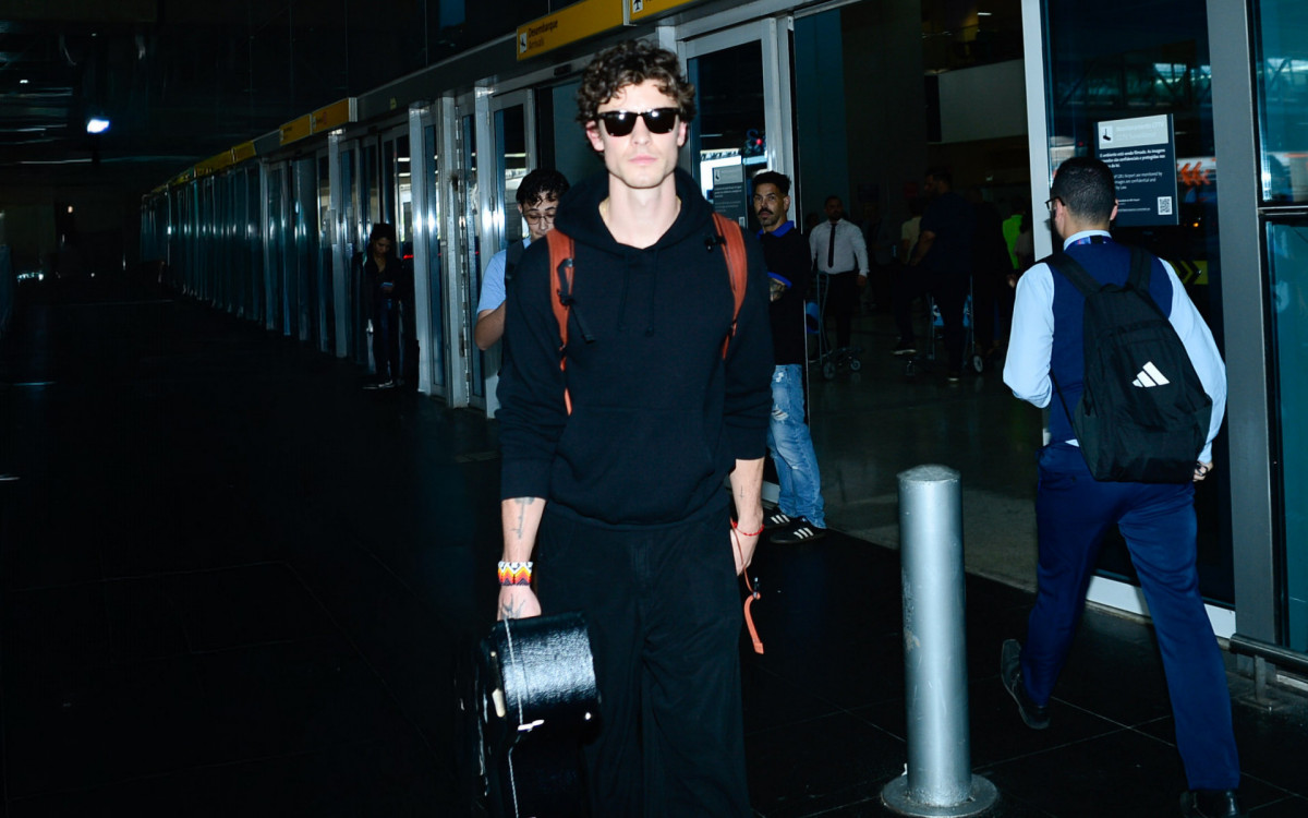 Shawn Mendes desembarca em São Paulo