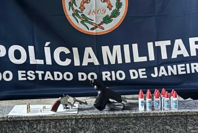PM apreende armas após briga em estabelecimento comercial em Três Rios