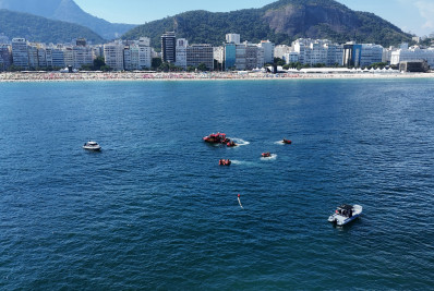 Aeronave que caiu em Copacabana não tinha autorização para realizar a campanha publicitária