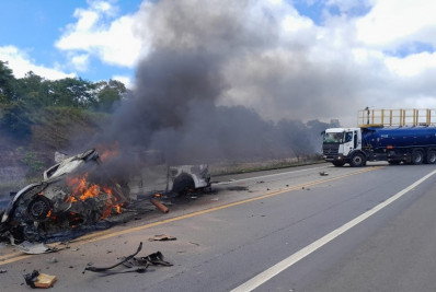 Dez pessoas morrem em acidente na BR-101 perto da divisa entre Bahia e Espírito Santo