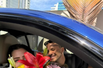 André Lamoglia publica clique romântico com Jade Picon