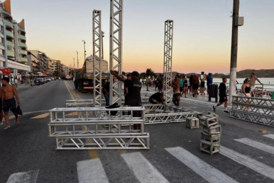 Réveillon 2026: interdições já alteram o trânsito na Orla da Praia do Forte, em Cabo Frio