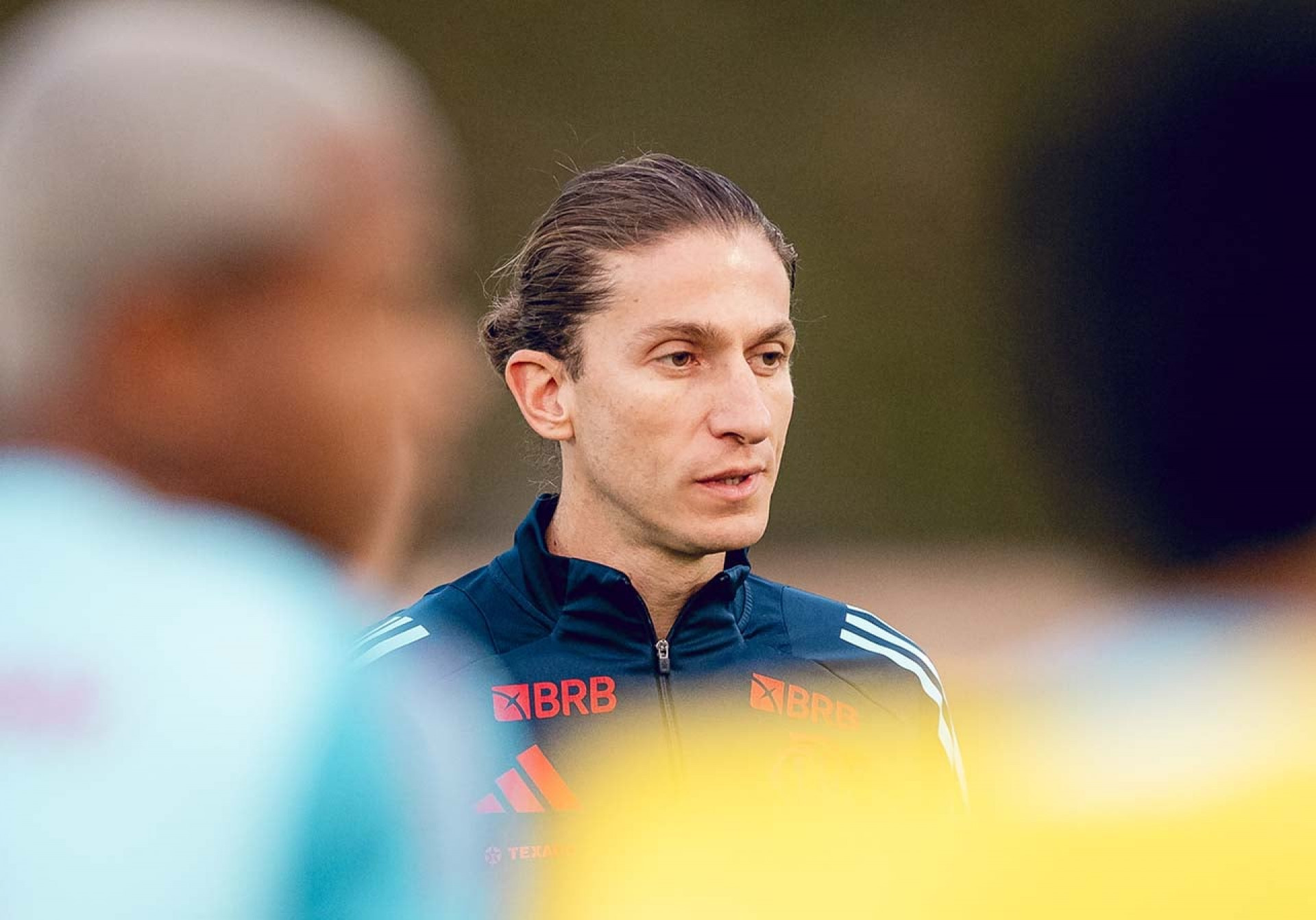 Filipe Lu&iacute;s aceita proposta do Flamengo, mas sal&aacute;rio da comiss&atilde;o emperra acordo