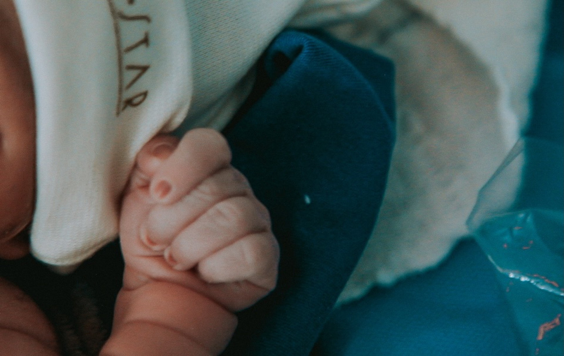 Key Alves e Bruno Rosa mostram mão da primogênita, Rosamaria - Reprodução / Instagram