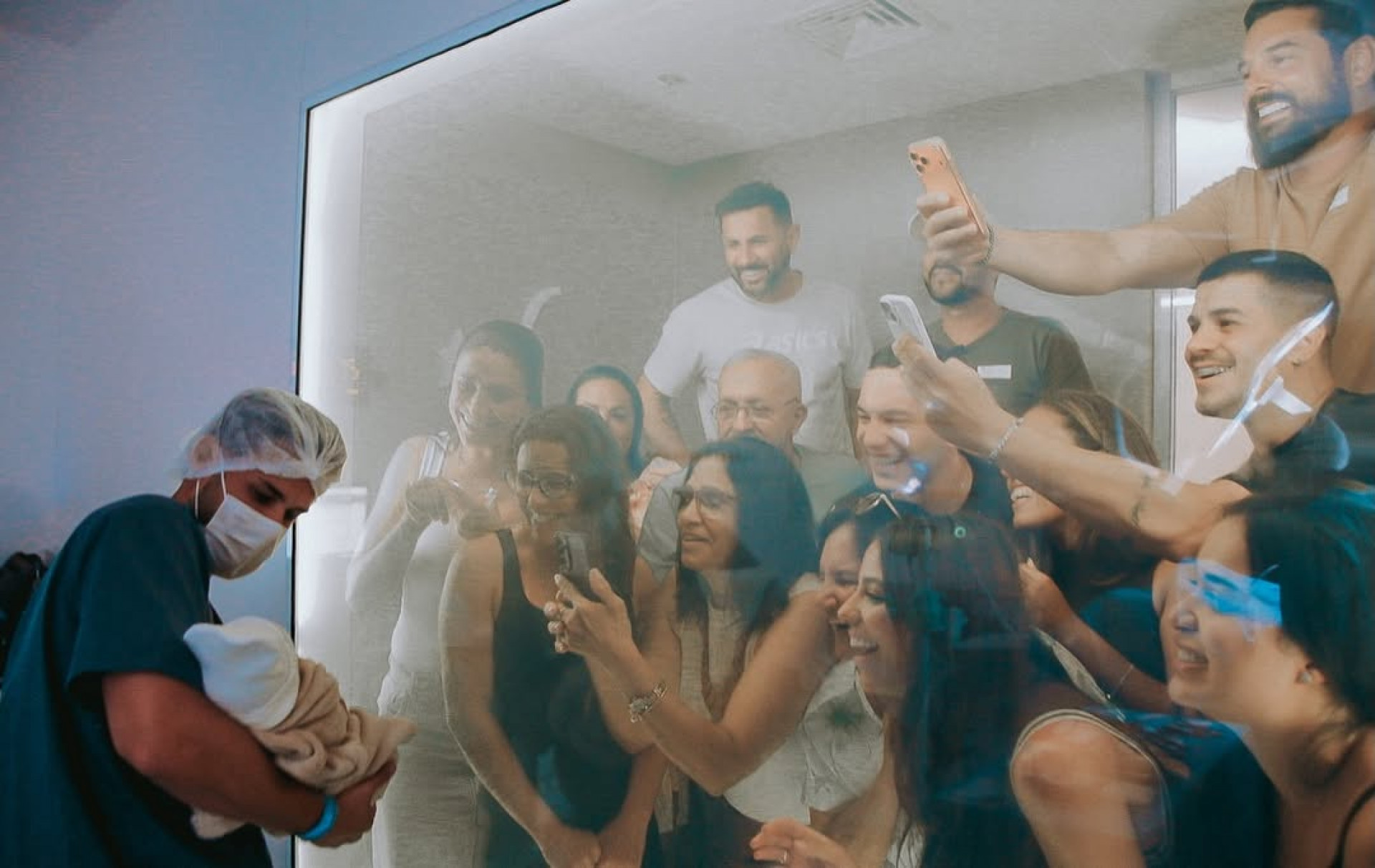 Com Key Alves, Bruno Rosa mostra primeira filha, Rosamaria, para familiares - Reprodução / Instagram