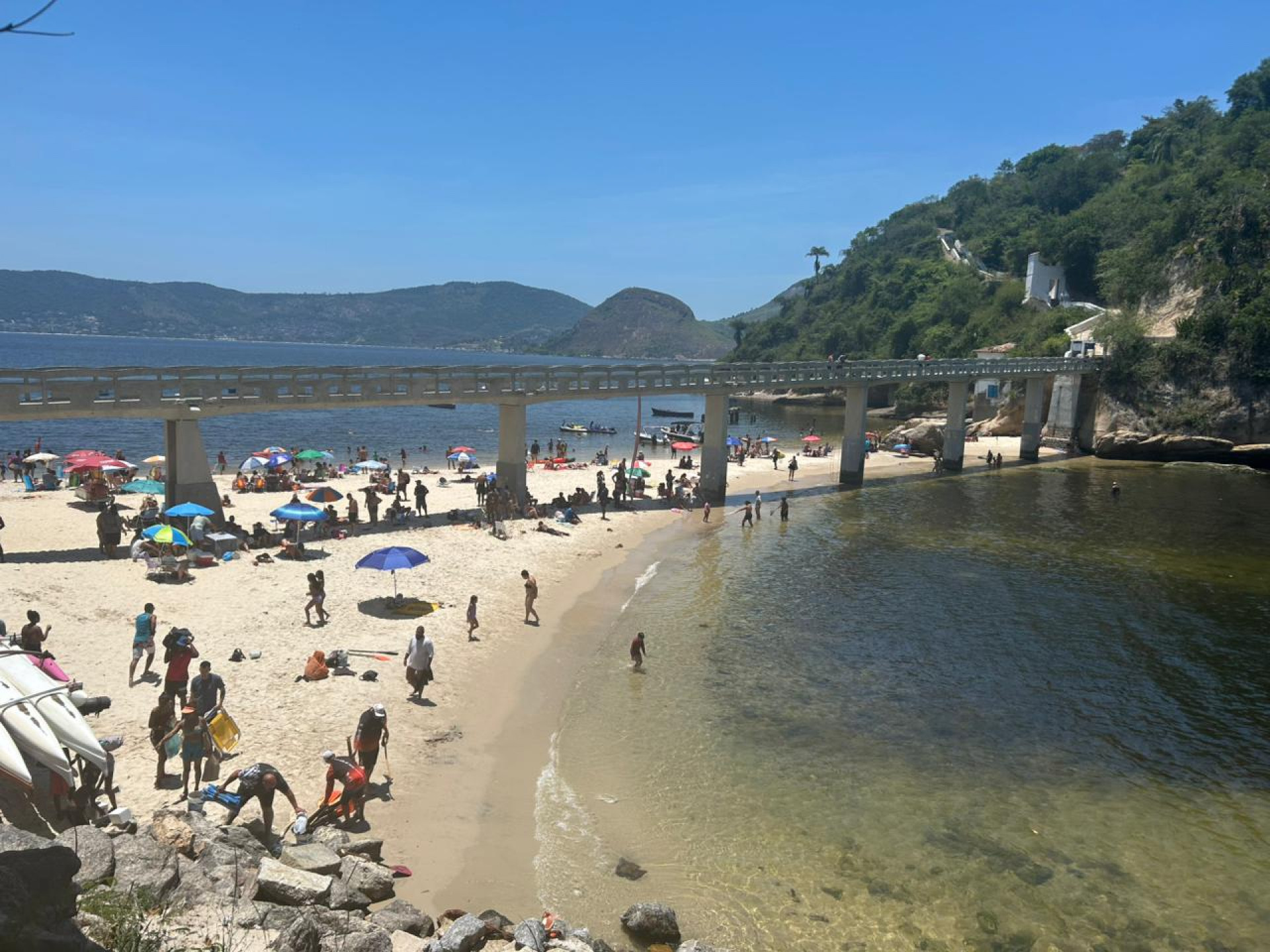 Movimentação na Praia de Boa Viagem, em Niterói - Ana Fernanda Freire/Agência O DIA