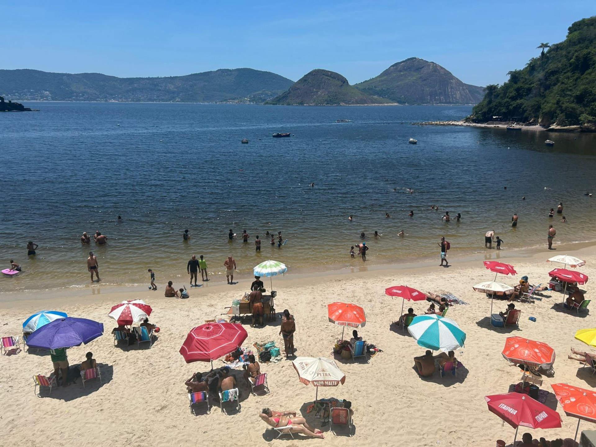 Movimentação na Praia de Boa Viagem, em Niterói - Ana Fernanda Freire/Agência O DIA
