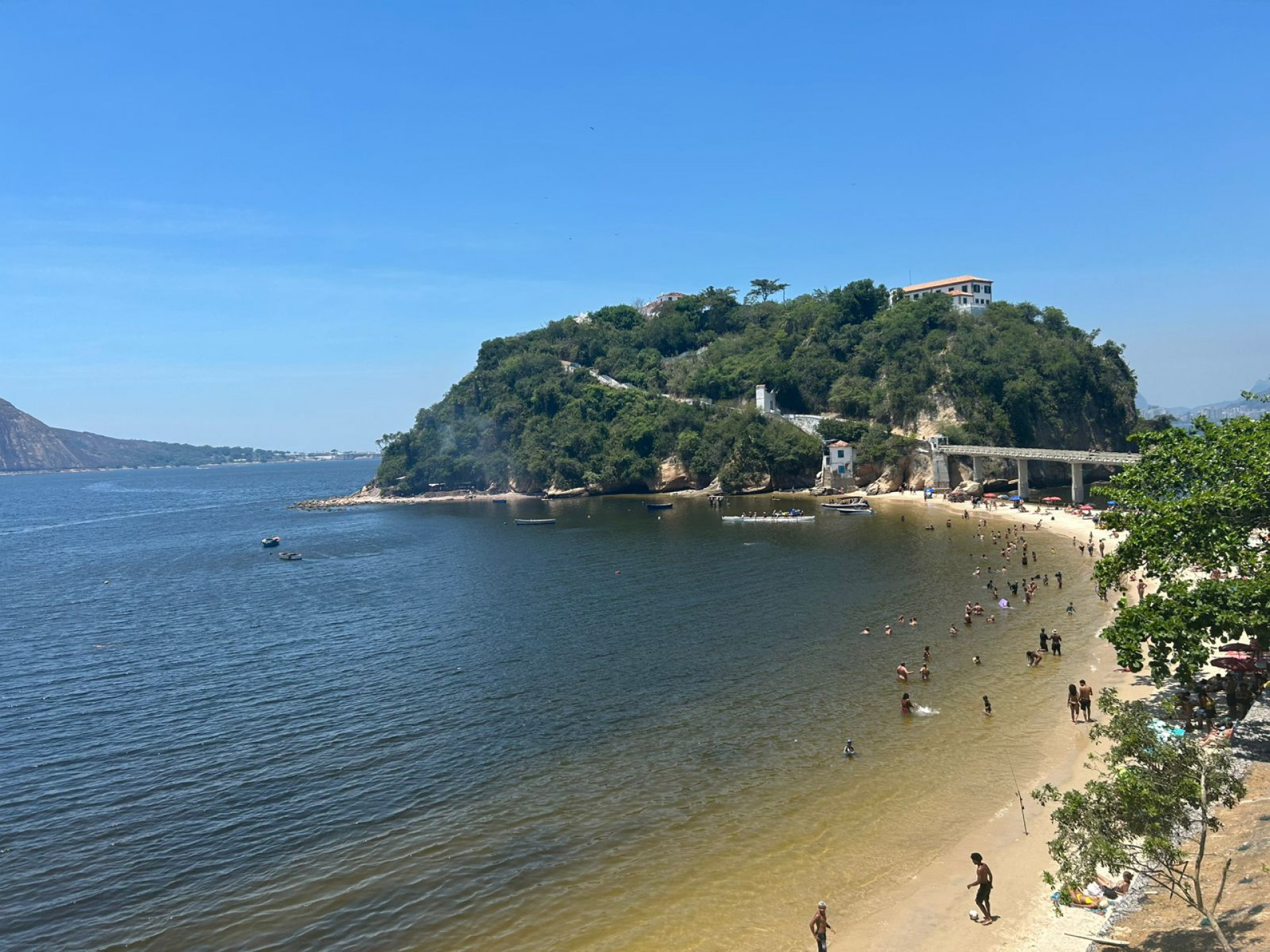 Movimentação na Praia de Boa Viagem, em Niterói - Ana Fernanda Freire/Agência O DIA
