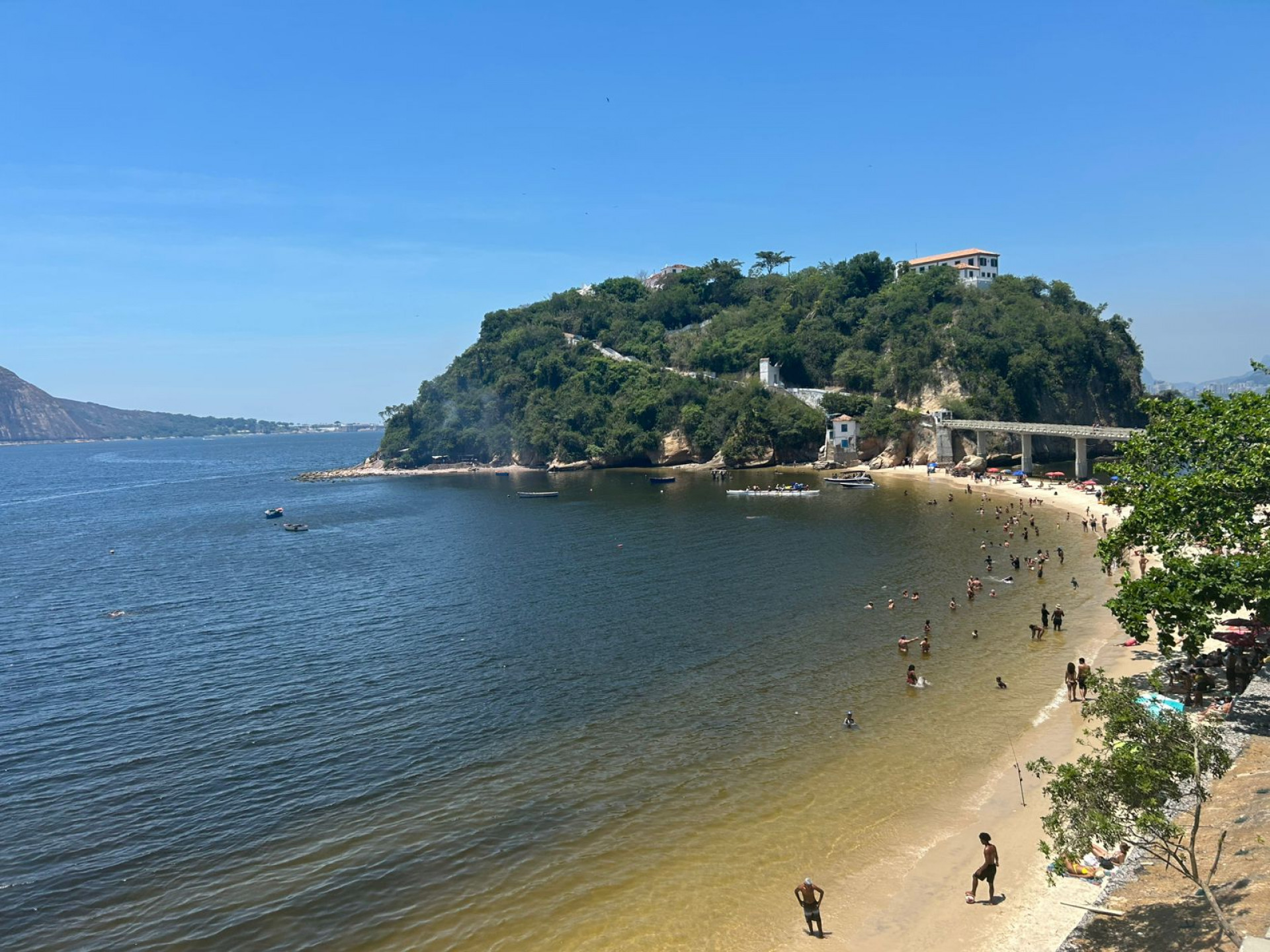 Movimentação na Praia de Boa Viagem, em Niterói - Ana Fernanda Freire/Agência O DIA