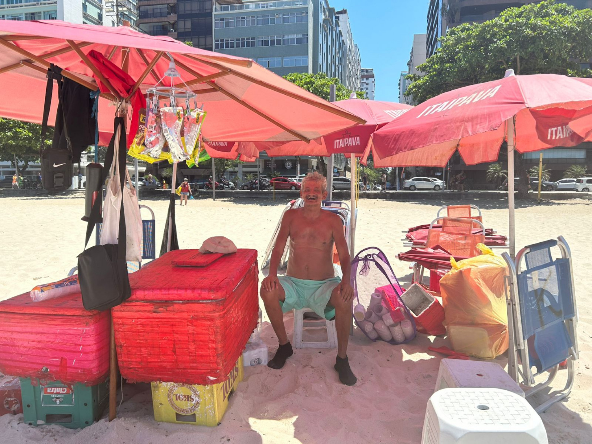 Comerciante da Praia de Icaraí há 56 anos, Antônio Marco Pereira da Silva - Ana Fernanda Freire/Agência O DIA