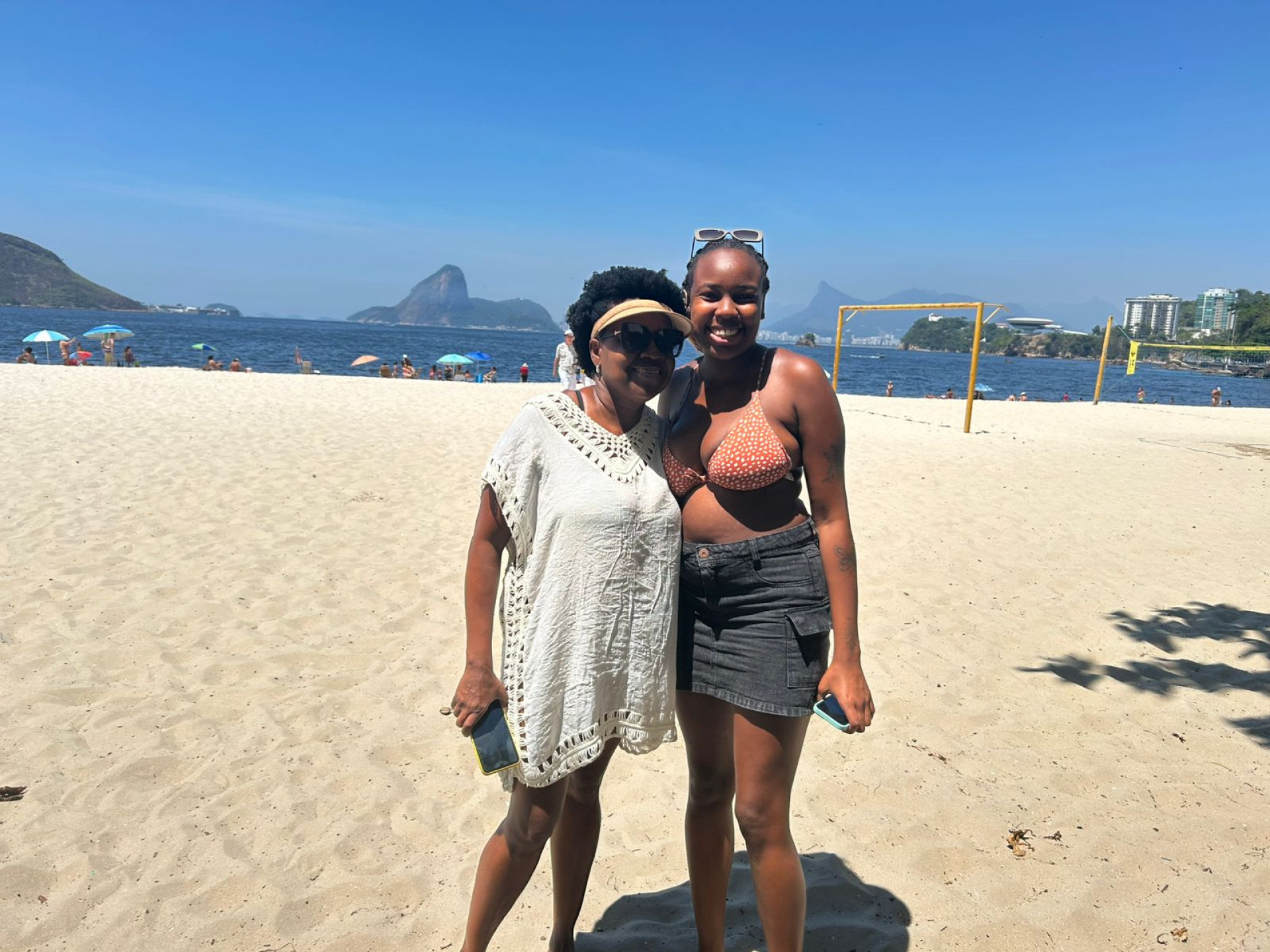 Norma e Suellen na Praia de Icaraí - Ana Fernanda Freire